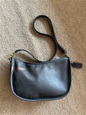 Vintage Leather Authenticated Coach Zip Top Purse